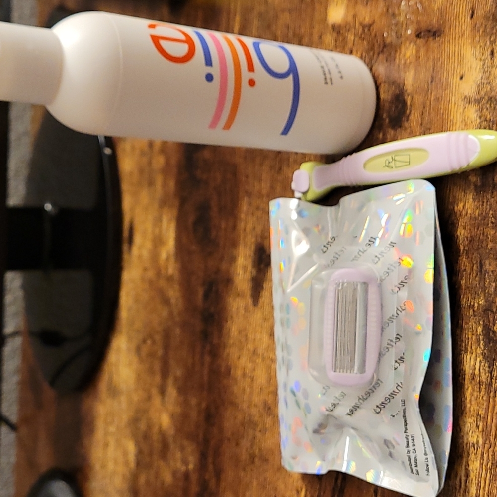 Ipsy refreshments razor handle and three blades &  billie shave cream